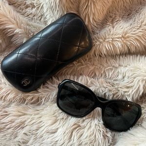 Chanel Oversized Sunglasses w/ original case - Perfect condition!
